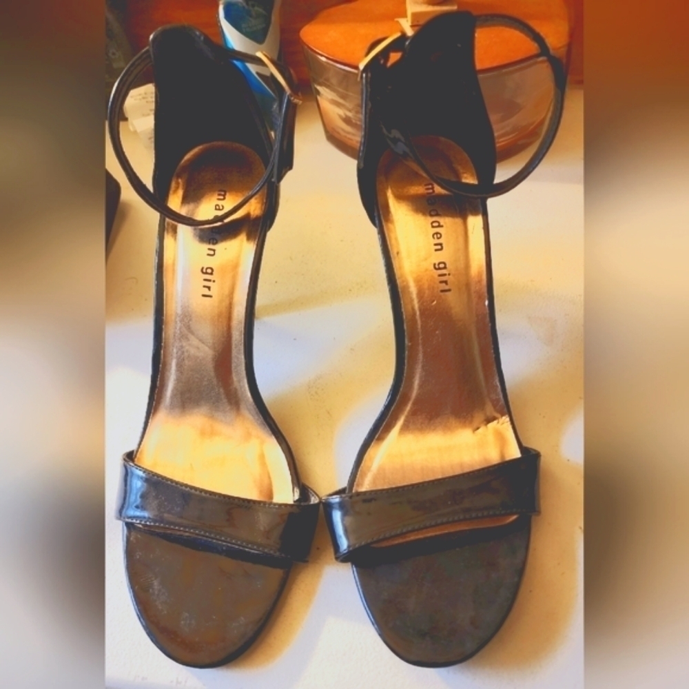 MADDEN GIRL Sandals